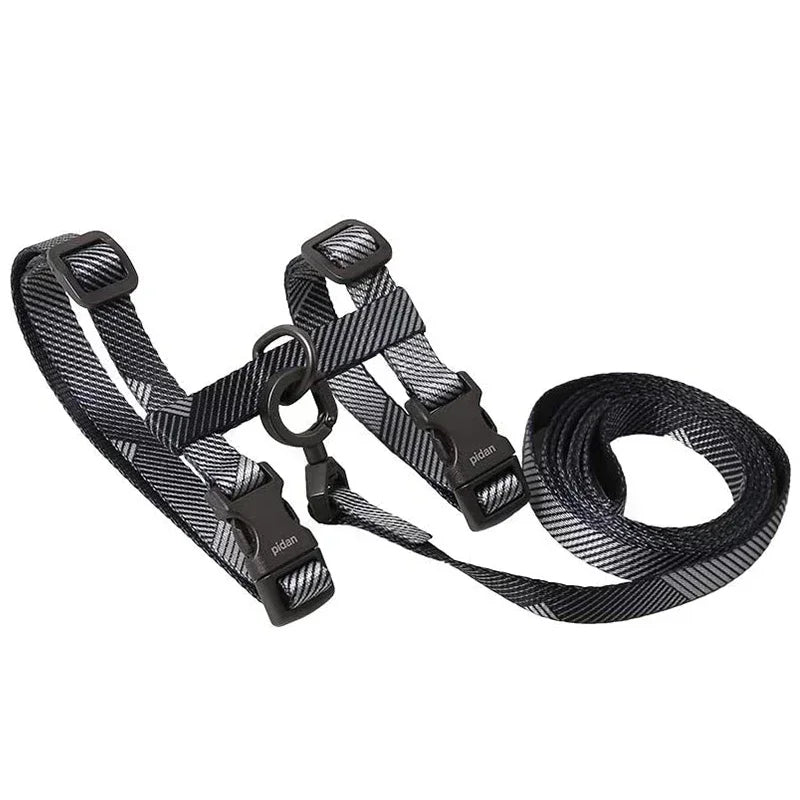 Comfortable cat harness escape-proof with chest support