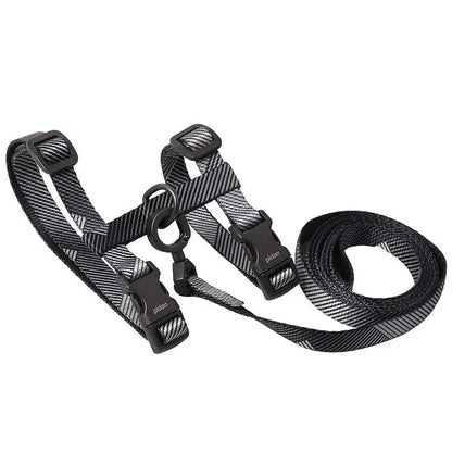 Comfortable cat harness escape-proof with chest support